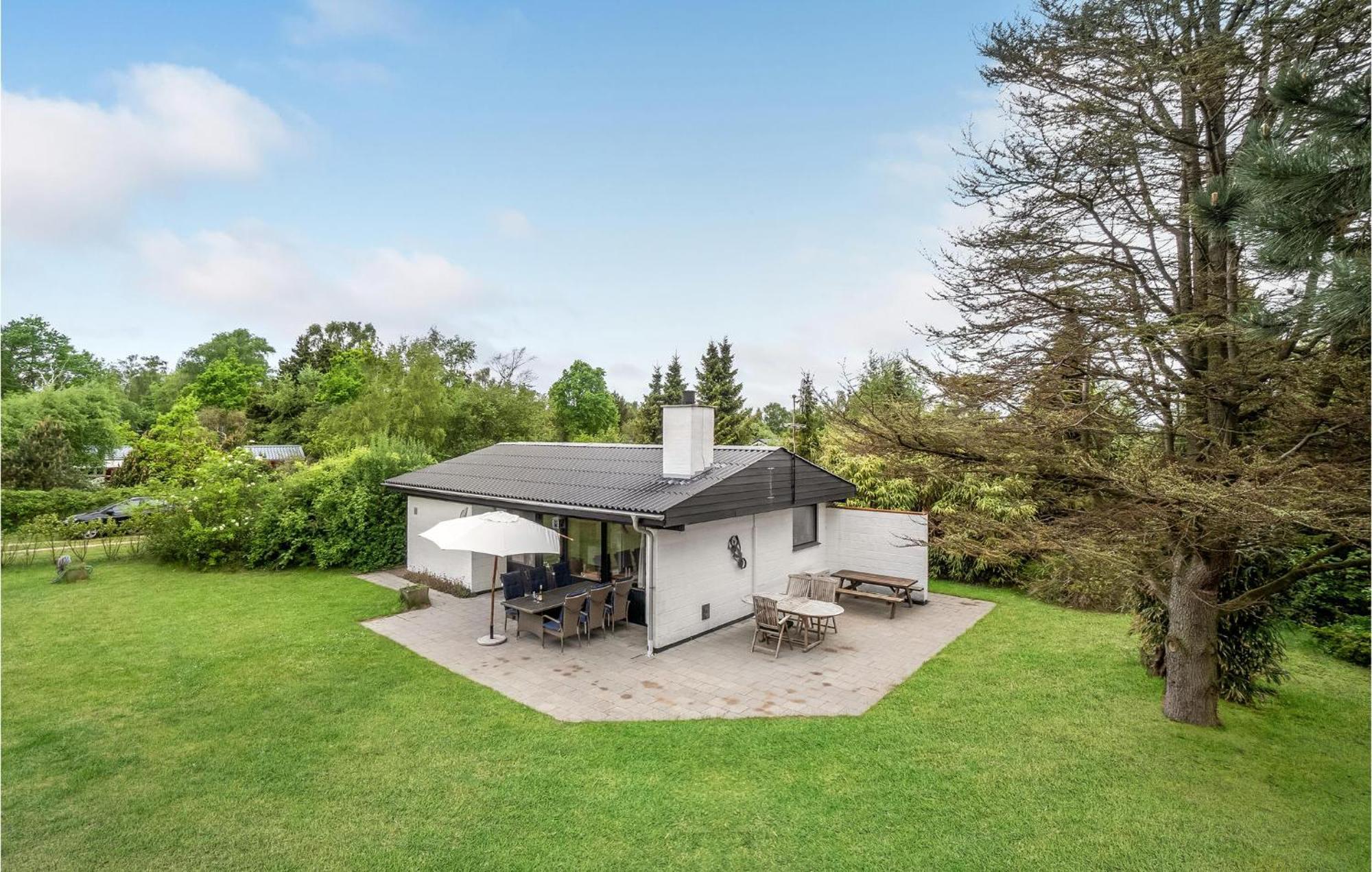 Amazing Home In Kalundborg With Kitchen Bagian luar foto